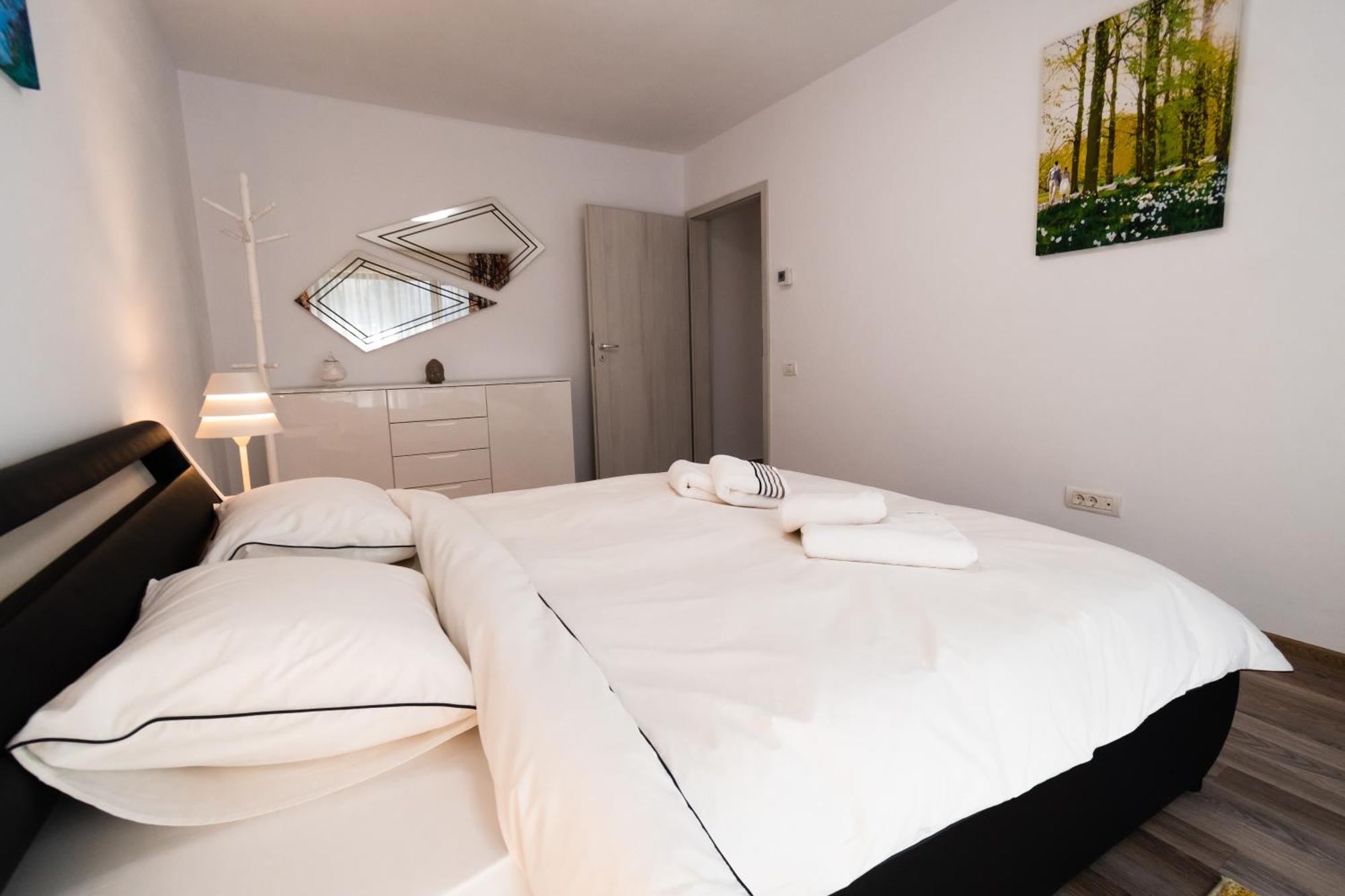 Transylvanian Apt. W/ Lrg. Terrace And Parking - Karpatenhaus Braşov Eksteriør bilde