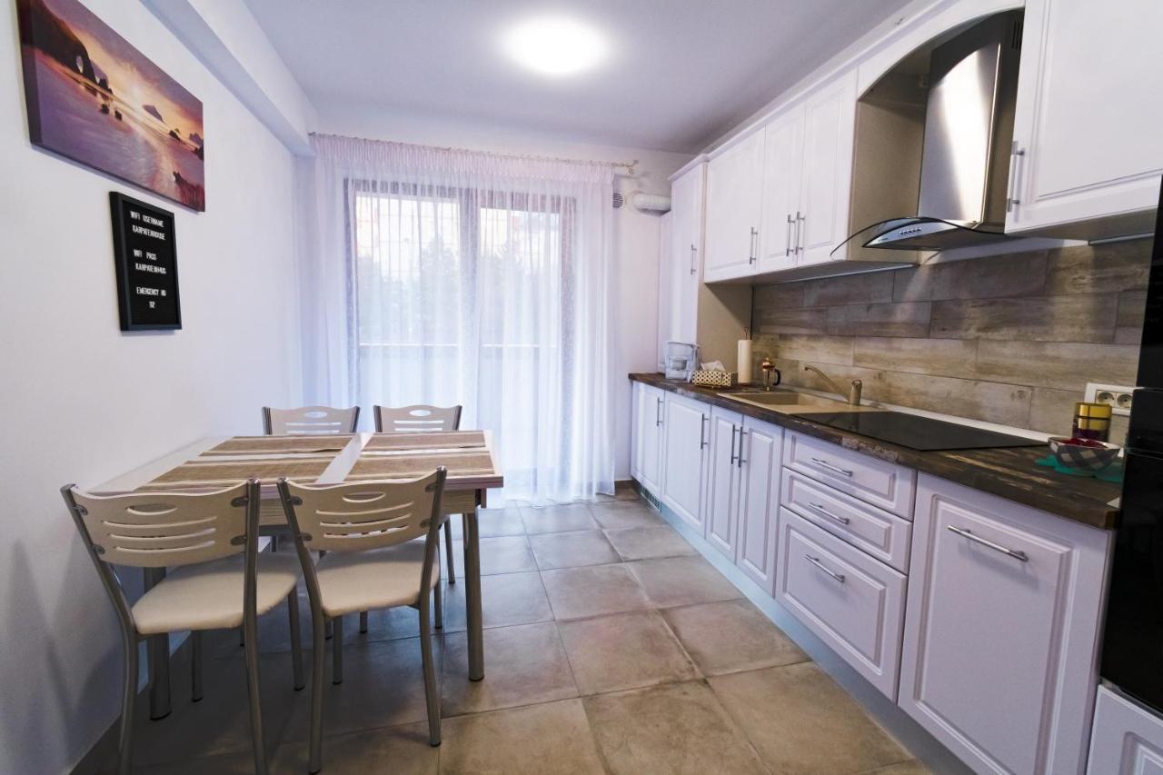 Transylvanian Apt. W/ Lrg. Terrace And Parking - Karpatenhaus Braşov Eksteriør bilde